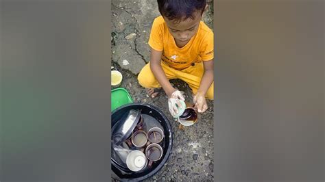 bata pa nagpaiyot na|habang Bata pa kailngang maging marunong na sa gawaing .